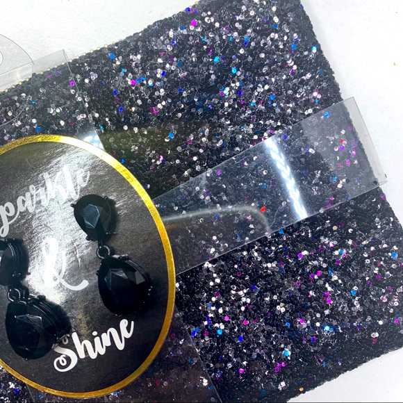 🔺2/$20🔺Sparkle  & Shine bag + earrings - Picture 2 of 3
